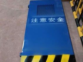施工电梯安全门