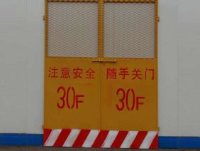 施工电梯防护门